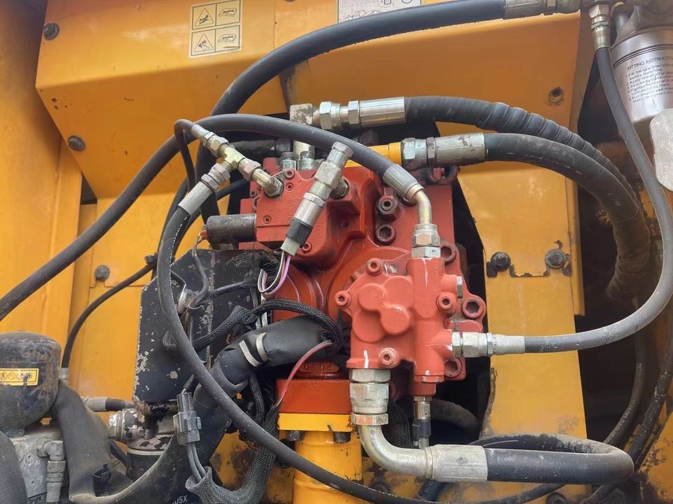 Original Good Quality USED Excavators R210 W-9T 21 Ton Excavator Wheel Excavator for HYUNDAI - Escavadeira de rodas: foto 5 Original Good Quality USED Excavators R210 W-9T 21 Ton Excavator Wheel Excavator for HYUNDAI - Escavadeira de rodas: foto 5