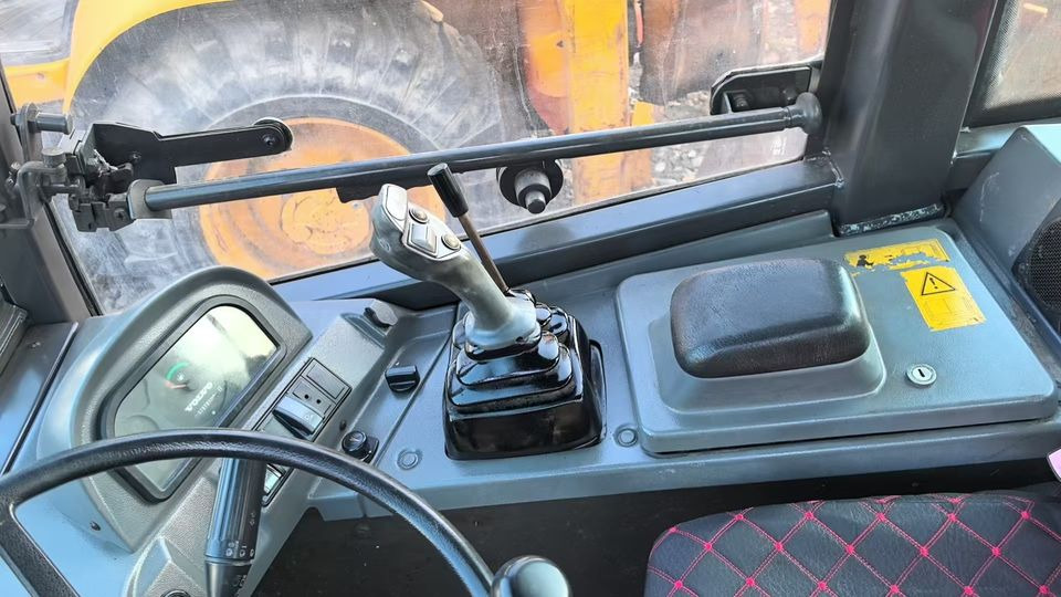 Preferential Price Used Volvo L20F Small Skid Steer Loader Secondhand VOLVO L20f Mini Wheel Loader in Good Condition for Sale - Pá carregadora de rodas: foto 5 Preferential Price Used Volvo L20F Small Skid Steer Loader Secondhand VOLVO L20f Mini Wheel Loader in Good Condition for Sale - Pá carregadora de rodas: foto 5