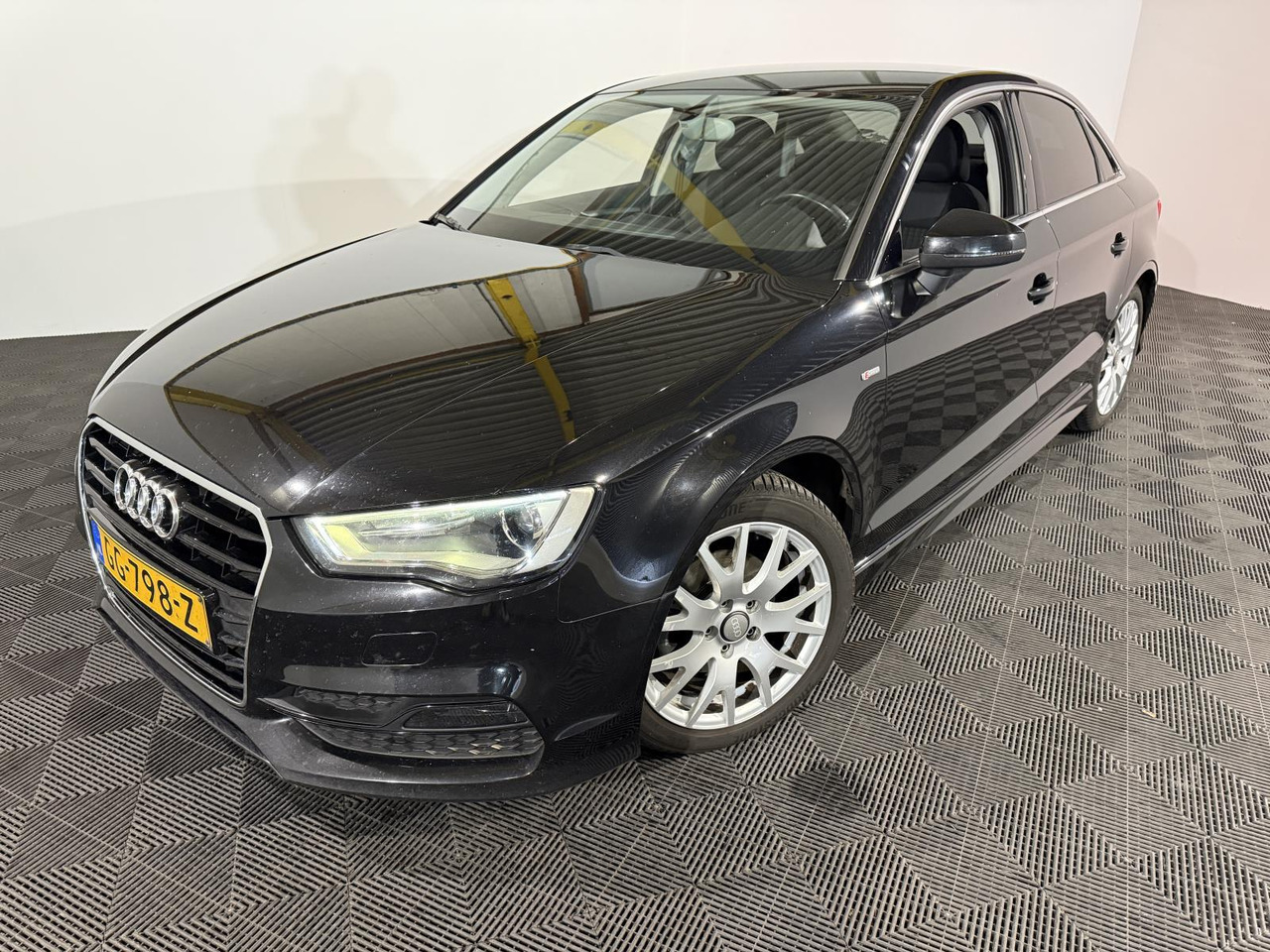 Audi | A3 Limousine | 1.6 TDI Ambition Pro Line Plus | 2014 | 271.612 km | GG798Z | Onlogisch - Sedan: foto 1 Audi | A3 Limousine | 1.6 TDI Ambition Pro Line Plus | 2014 | 271.612 km | GG798Z | Onlogisch - Sedan: foto 1