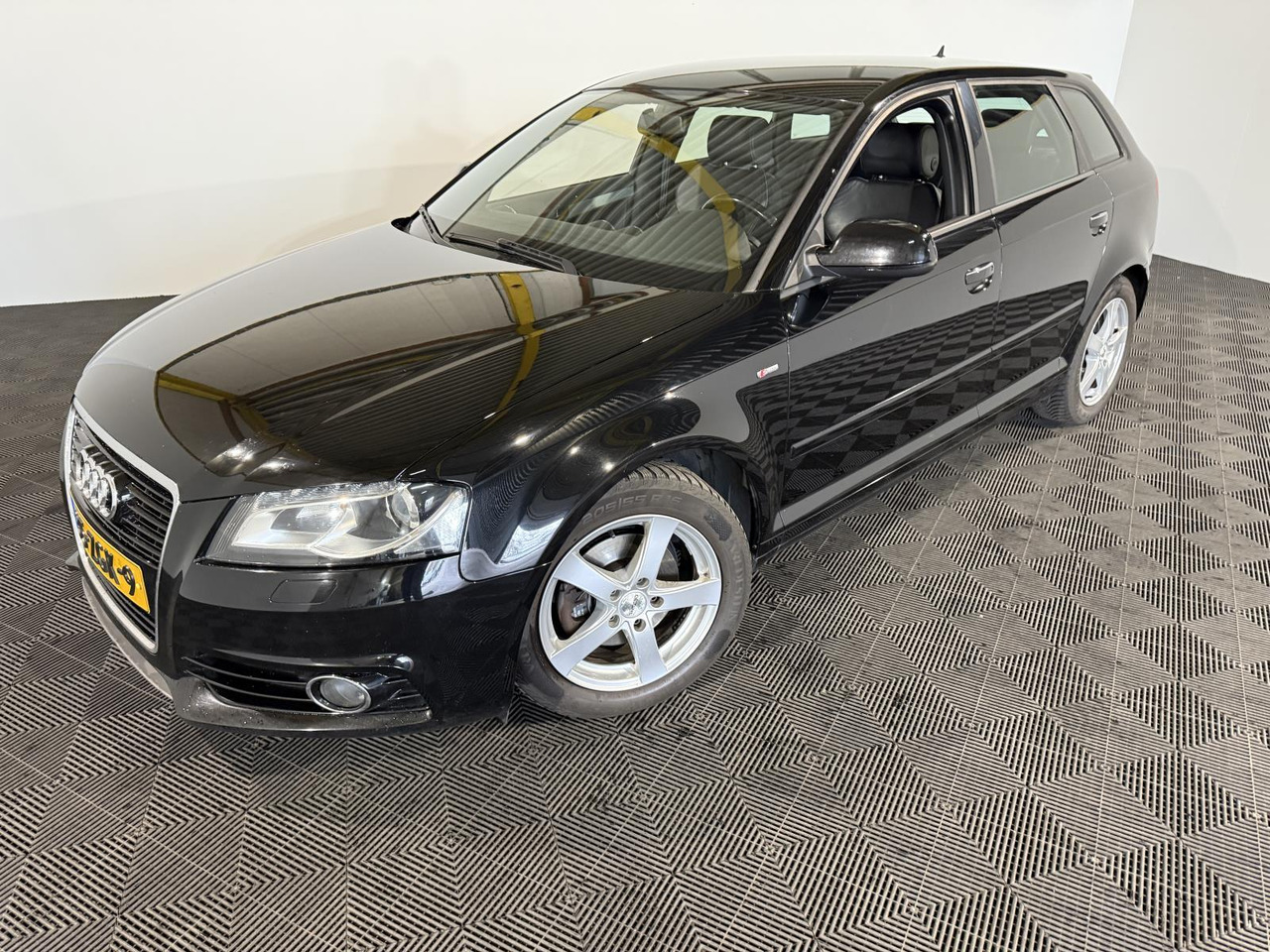 Audi A3 Sportback 1.2 TFSI S Line 35-ZGK-9 288.082 km - Automóvel: foto 1 Audi A3 Sportback 1.2 TFSI S Line 35-ZGK-9 288.082 km - Automóvel: foto 1