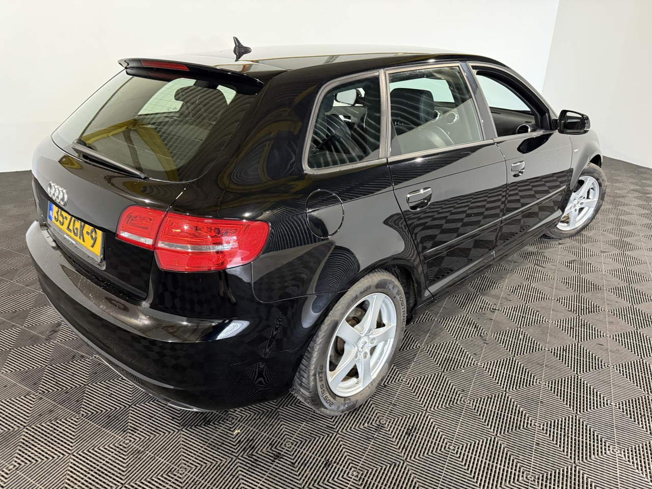 Audi A3 Sportback 1.2 TFSI S Line 35-ZGK-9 288.082 km - Automóvel: foto 2 Audi A3 Sportback 1.2 TFSI S Line 35-ZGK-9 288.082 km - Automóvel: foto 2