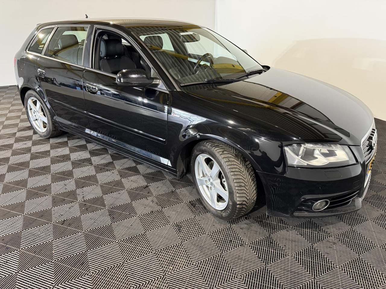 Audi A3 Sportback 1.2 TFSI S Line 35-ZGK-9 288.082 km - Automóvel: foto 3 Audi A3 Sportback 1.2 TFSI S Line 35-ZGK-9 288.082 km - Automóvel: foto 3