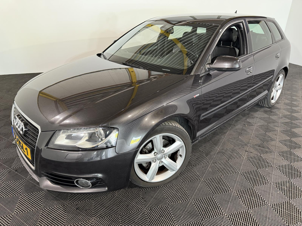 Audi A3 Sportback 1.2 TFSI S-Line 55-ZGL-1 246.717 km - Automóvel: foto 1 Audi A3 Sportback 1.2 TFSI S-Line 55-ZGL-1 246.717 km - Automóvel: foto 1
