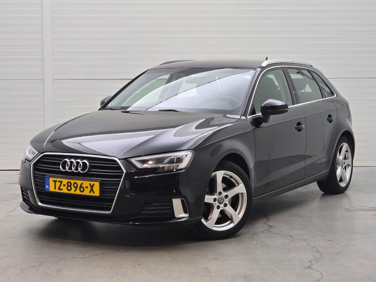 Audi A3 Sportback 30 TFSI Sport Lease Edition | 2018 | 121.664 km | Automaat | TZ896X | NAP: Logisch - Hatchback: foto 1 Audi A3 Sportback 30 TFSI Sport Lease Edition | 2018 | 121.664 km | Automaat | TZ896X | NAP: Logisch - Hatchback: foto 1