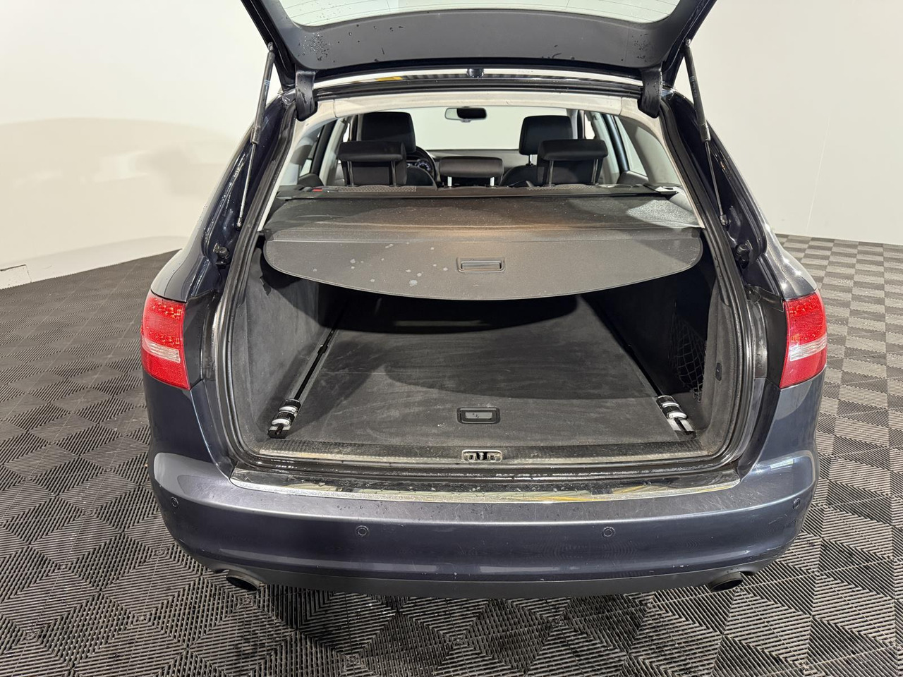 Audi | A6 Avant | 2.0 TFSI Business Edition | 2010 | 250.455 km | 91NGZ8 | Logisch - Automóvel: foto 3 Audi | A6 Avant | 2.0 TFSI Business Edition | 2010 | 250.455 km | 91NGZ8 | Logisch - Automóvel: foto 3