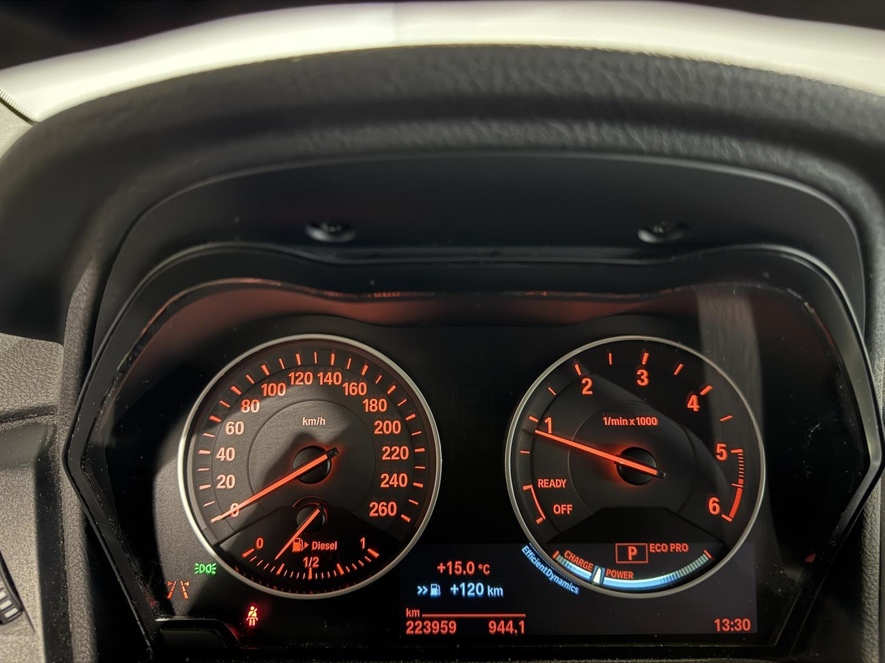 BMW | 2-serie Active Tourer | 218d Corporate Lease Luxury | 2015 | 223.959 km | HG351B | Logisch - Automóvel: foto 4 BMW | 2-serie Active Tourer | 218d Corporate Lease Luxury | 2015 | 223.959 km | HG351B | Logisch - Automóvel: foto 4