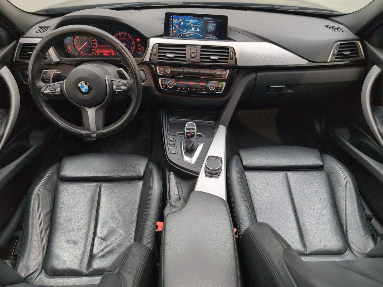 BMW 3-serie 330i Edition M Sport Shadow High Executive | 2018 | 184.569 km | Automaat | TP729X | NAP: Logisch - Sedan: foto 5 BMW 3-serie 330i Edition M Sport Shadow High Executive | 2018 | 184.569 km | Automaat | TP729X | NAP: Logisch - Sedan: foto 5