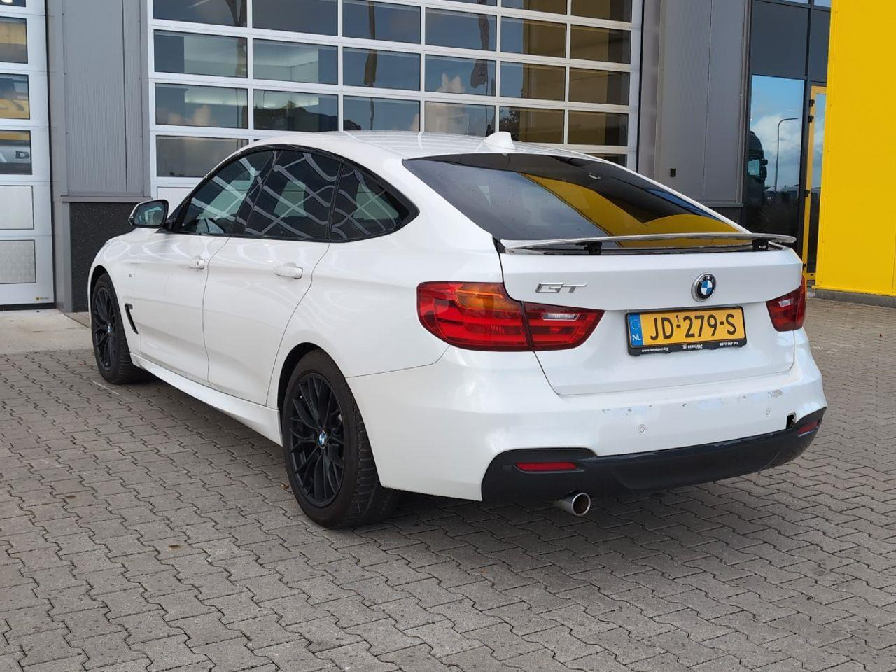 BMW 3 - serie Gran Turismo 318d M Sport Edition | 2016 | 227.537 km | Automaat | JD279S | NAP: Geen oordeel - Hatchback: foto 3 BMW 3 - serie Gran Turismo 318d M Sport Edition | 2016 | 227.537 km | Automaat | JD279S | NAP: Geen oordeel - Hatchback: foto 3