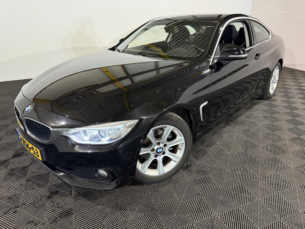 BMW | 4-serie Coupé | 420i Executive Automaat | 2015 | 213.401 km | 2ZGG53 | Logisch - Automóvel: foto 1 BMW | 4-serie Coupé | 420i Executive Automaat | 2015 | 213.401 km | 2ZGG53 | Logisch - Automóvel: foto 1