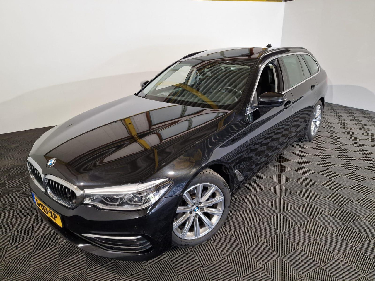 Bmw 520d Touring High Executive G-113-XP - Automóvel: foto 1 Bmw 520d Touring High Executive G-113-XP - Automóvel: foto 1
