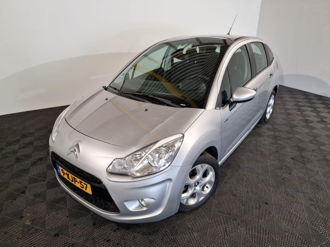 Citroen C3 1.6 Vti 9-KJP-57 193.593 km - Automóvel: foto 1 Citroen C3 1.6 Vti 9-KJP-57 193.593 km - Automóvel: foto 1
