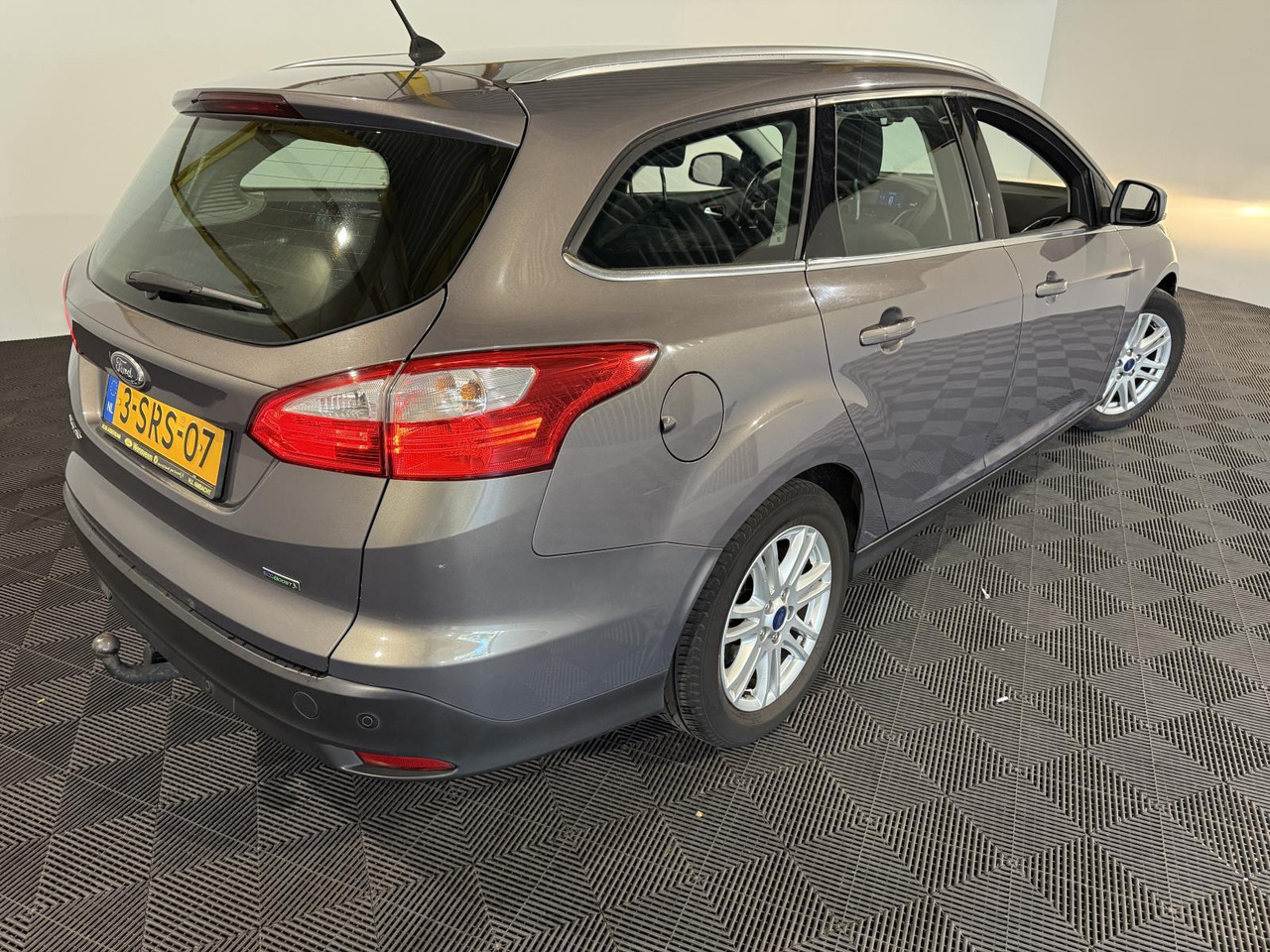 Ford | Focus Wagon | 1.0 EcoBoost Edition Plus | 2013 | 228.888 km | 3SRS07 | Logisch - Automóvel: foto 3 Ford | Focus Wagon | 1.0 EcoBoost Edition Plus | 2013 | 228.888 km | 3SRS07 | Logisch - Automóvel: foto 3