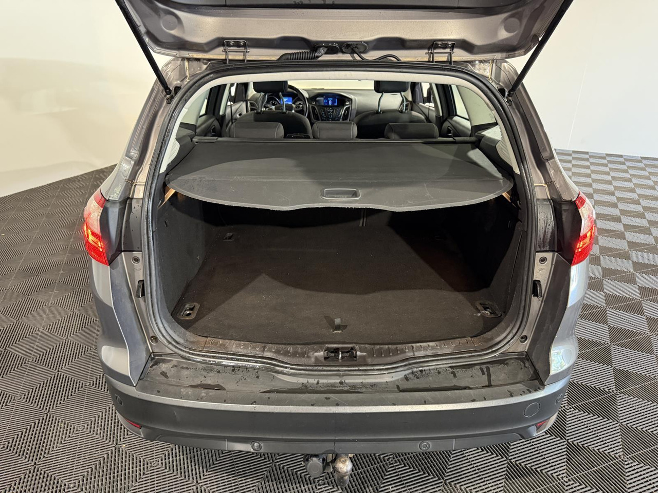 Ford | Focus Wagon | 1.0 EcoBoost Edition Plus | 2013 | 228.888 km | 3SRS07 | Logisch - Automóvel: foto 2 Ford | Focus Wagon | 1.0 EcoBoost Edition Plus | 2013 | 228.888 km | 3SRS07 | Logisch - Automóvel: foto 2