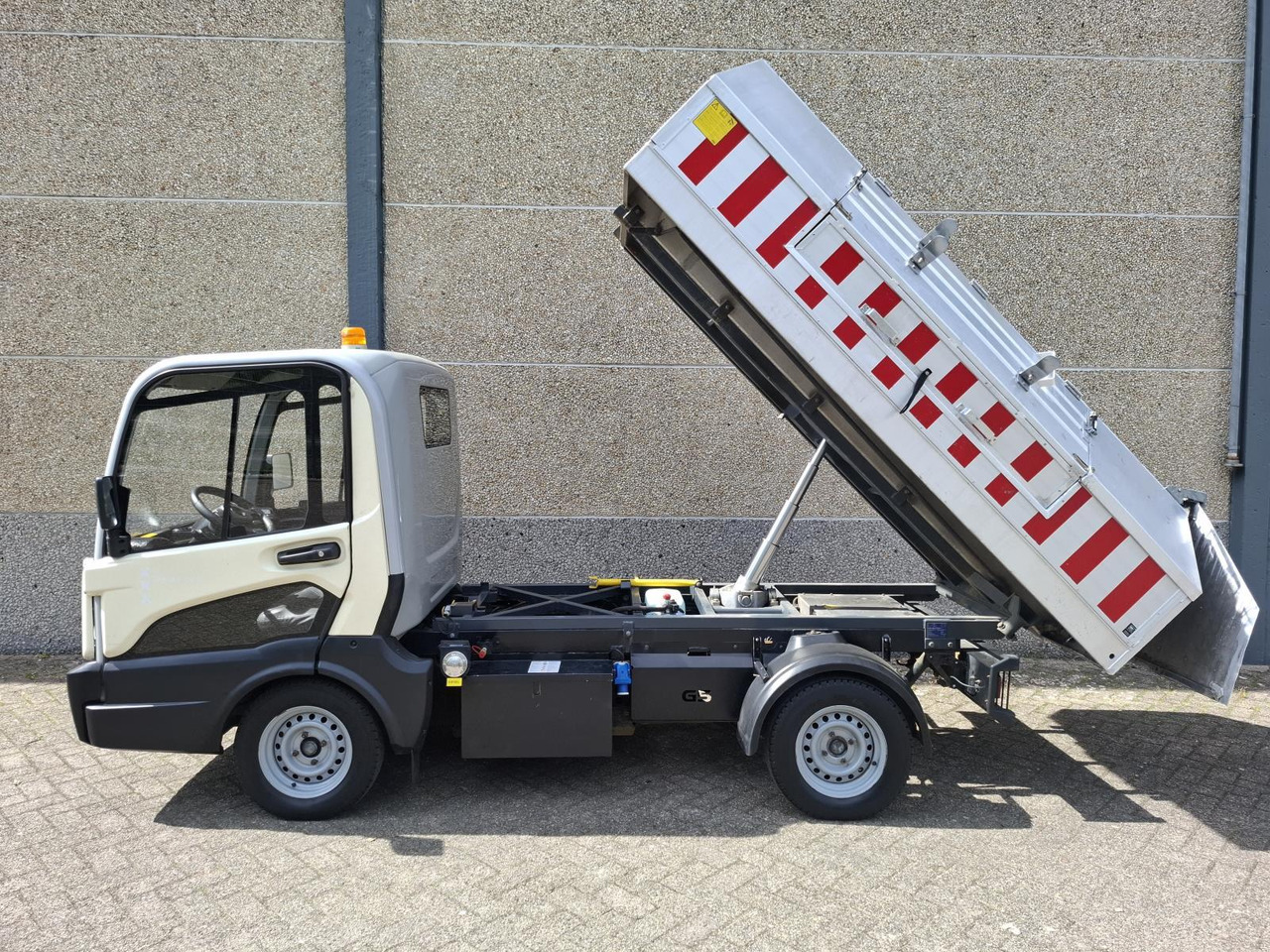 Goupil G5 Elektrische Stratenreinigingsmachine T-92-BSX - Veículo utilitário elétrico, Varredora urbana: foto 3 Goupil G5 Elektrische Stratenreinigingsmachine T-92-BSX - Veículo utilitário elétrico, Varredora urbana: foto 3