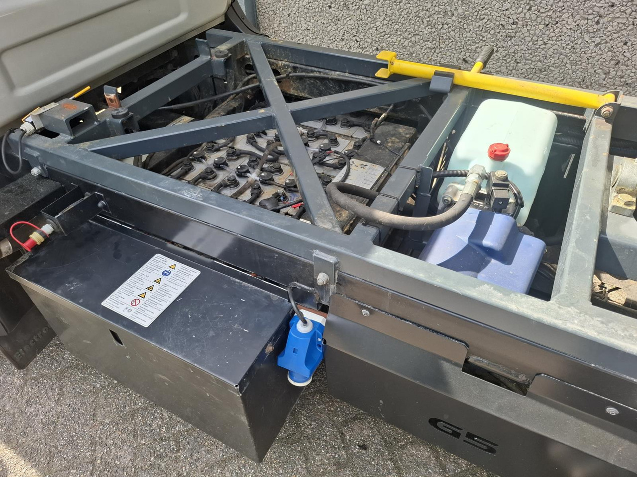 Goupil G5 Elektrische Stratenreinigingsmachine T-92-BSX - Veículo utilitário elétrico, Varredora urbana: foto 2 Goupil G5 Elektrische Stratenreinigingsmachine T-92-BSX - Veículo utilitário elétrico, Varredora urbana: foto 2