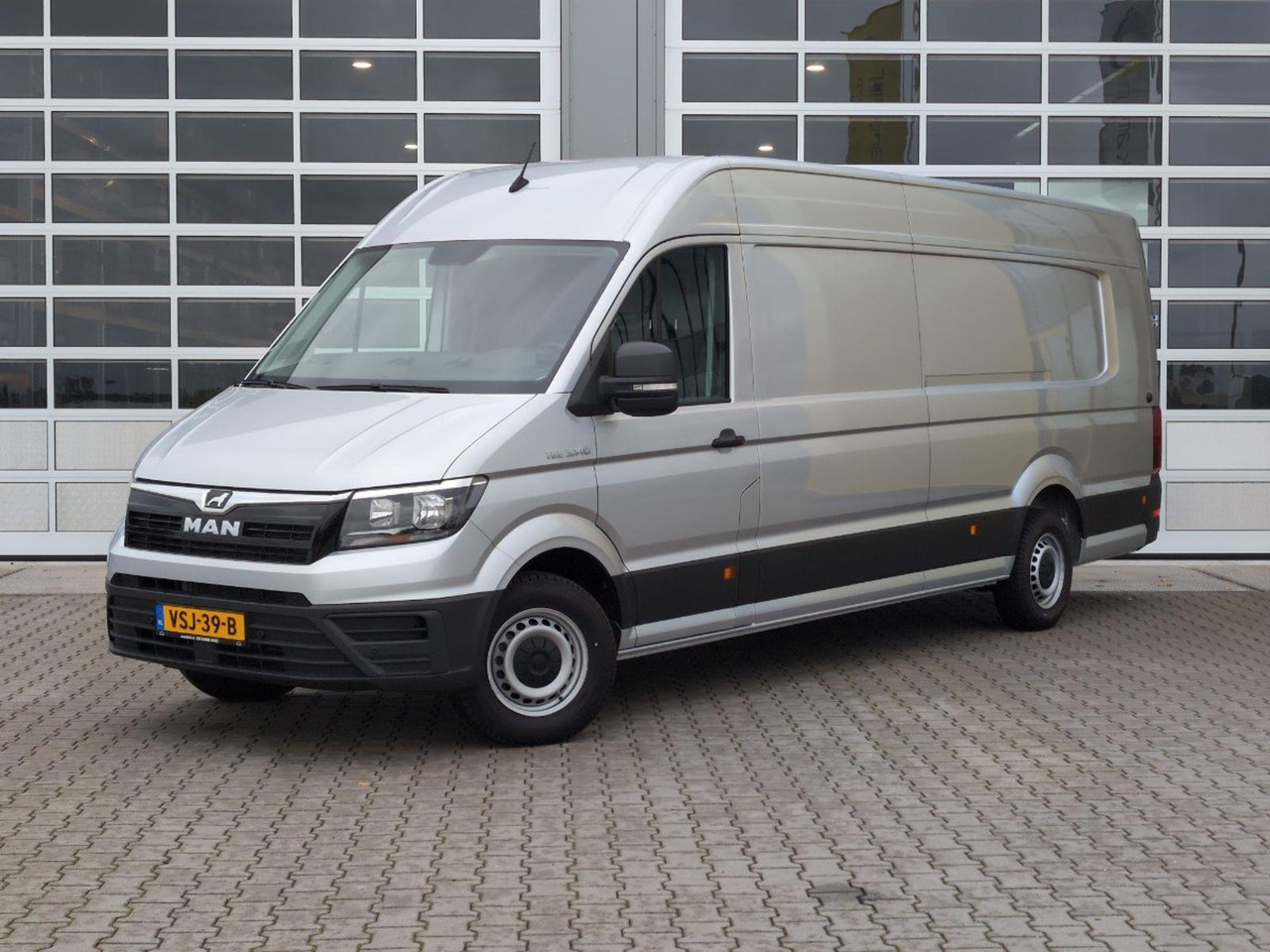 MAN TGE 35 2.0 Extra Lang L5 Hoog | 2022 | 14.441 km | Automaat | VSJ39B | NAP: Geen oordeel - Máquina de outro: foto 1 MAN TGE 35 2.0 Extra Lang L5 Hoog | 2022 | 14.441 km | Automaat | VSJ39B | NAP: Geen oordeel - Máquina de outro: foto 1