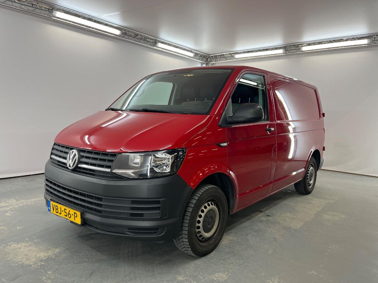 Volkswagen Transporter 2.0 TDI L1H1 Highline | 2019 | 151.061 km | VBJ56P | NAP: Logisch - Máquina de outro: foto 1 Volkswagen Transporter 2.0 TDI L1H1 Highline | 2019 | 151.061 km | VBJ56P | NAP: Logisch - Máquina de outro: foto 1