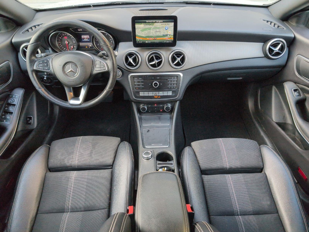 Mercedes-Benz CLA-klasse 180 Prestige | 2018 | 143.327 km | Automaat | T273NT | NAP: Geen oordeel - Sedan: foto 5 Mercedes-Benz CLA-klasse 180 Prestige | 2018 | 143.327 km | Automaat | T273NT | NAP: Geen oordeel - Sedan: foto 5