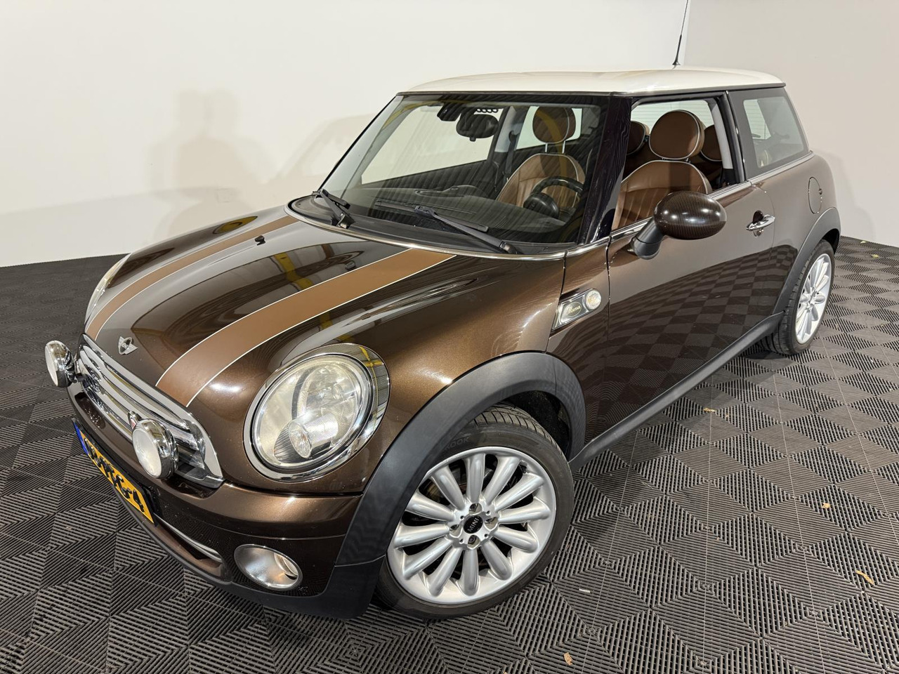 Mini | Mini | 1.6 Cooper Mayfair | 2011 | 199.566 km | 03PFG4 | Logisch - Hatchback: foto 1 Mini | Mini | 1.6 Cooper Mayfair | 2011 | 199.566 km | 03PFG4 | Logisch - Hatchback: foto 1