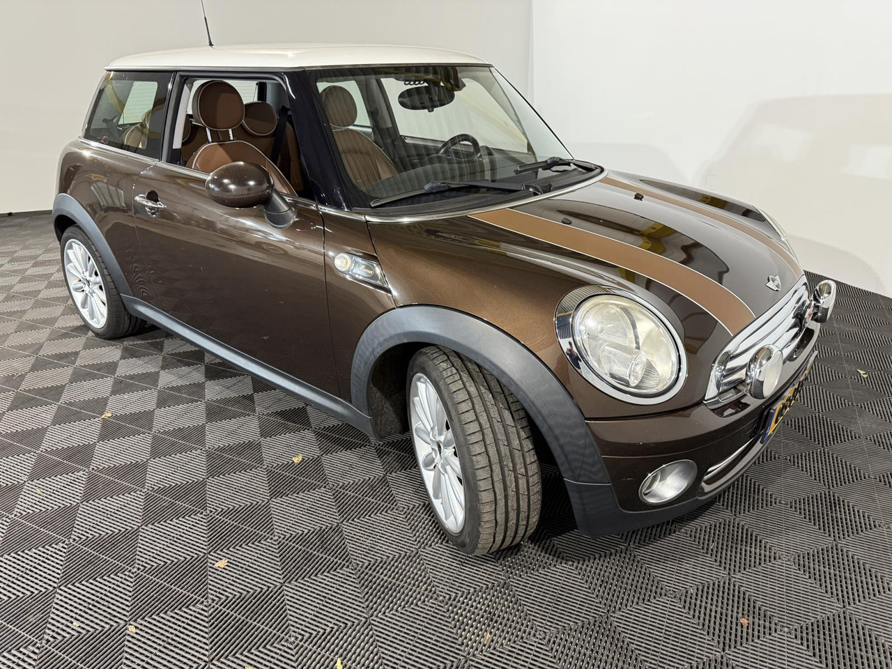 Mini | Mini | 1.6 Cooper Mayfair | 2011 | 199.566 km | 03PFG4 | Logisch - Hatchback: foto 5 Mini | Mini | 1.6 Cooper Mayfair | 2011 | 199.566 km | 03PFG4 | Logisch - Hatchback: foto 5