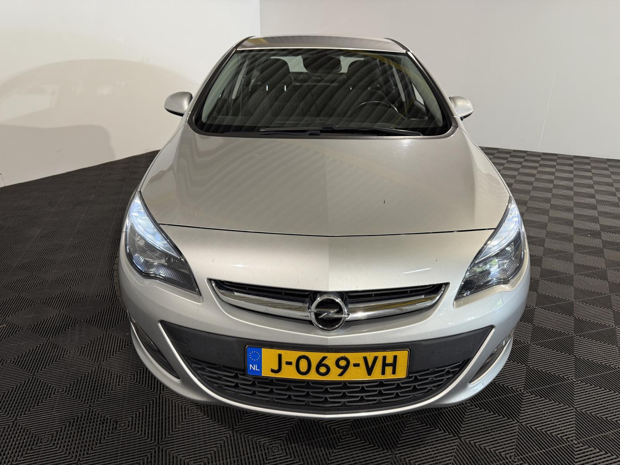 Sedan Opel Astra 1.6 CDTi S/S Edition | 2015 | 123.072 km | J-069-VH: foto 9