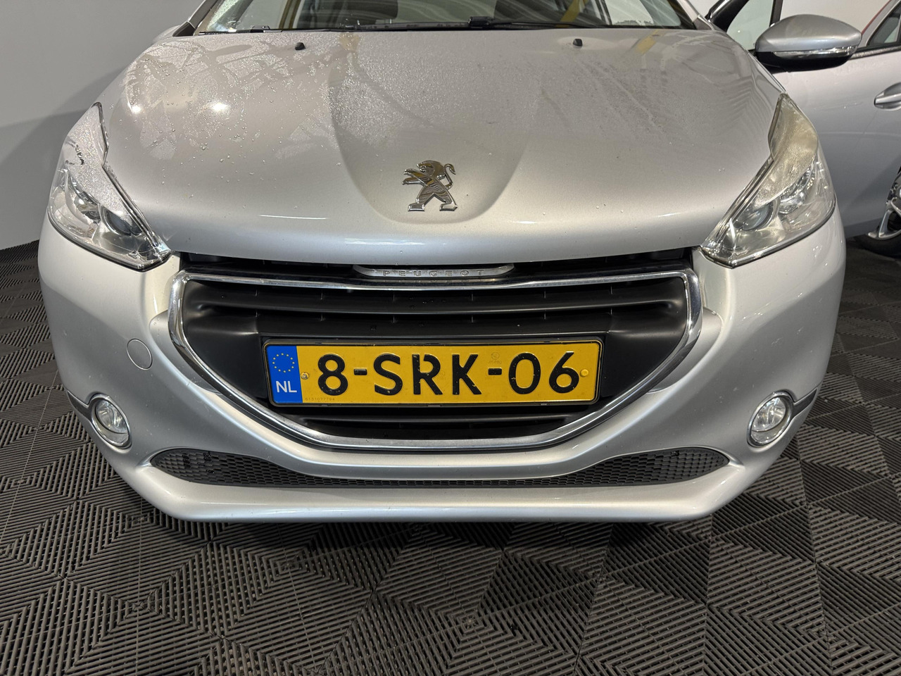 Peugeot 208 1.2 VTi Allure | 2013 | 160.154 km | 8-SRK-06 - Hatchback: foto 2 Peugeot 208 1.2 VTi Allure | 2013 | 160.154 km | 8-SRK-06 - Hatchback: foto 2