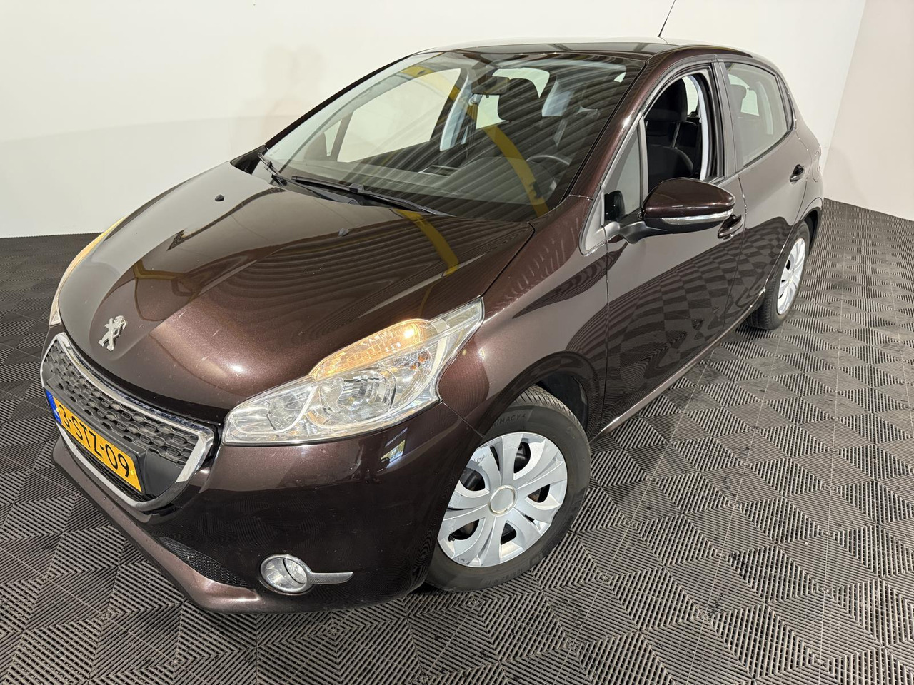 Peugeot | 208 | 1.2 VTi Urban Soul | 2014 | 200.317 km | 3STZ09 | Logisch - Hatchback: foto 1 Peugeot | 208 | 1.2 VTi Urban Soul | 2014 | 200.317 km | 3STZ09 | Logisch - Hatchback: foto 1