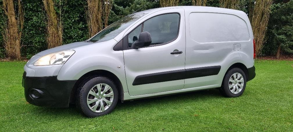 Peugeot Partner 120 1.6 HDI L1 XT Profit + | 2011 | 117.486 km | 7-VLP-25 - Furgão compacto: foto 1 Peugeot Partner 120 1.6 HDI L1 XT Profit + | 2011 | 117.486 km | 7-VLP-25 - Furgão compacto: foto 1