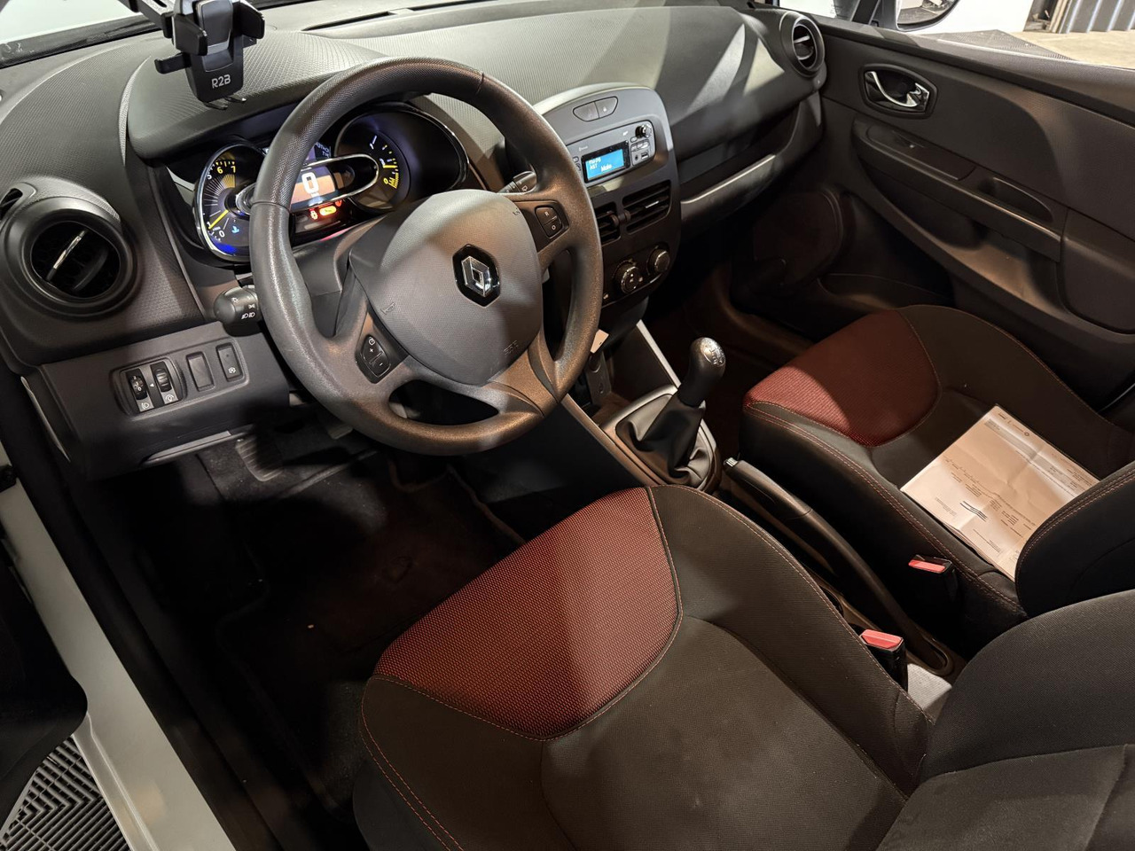 Renault | Clio | 0.9 TCe Authentique | 2013 | 160.970 km | 4KJZ93 | Logisch - Hatchback: foto 5 Renault | Clio | 0.9 TCe Authentique | 2013 | 160.970 km | 4KJZ93 | Logisch - Hatchback: foto 5