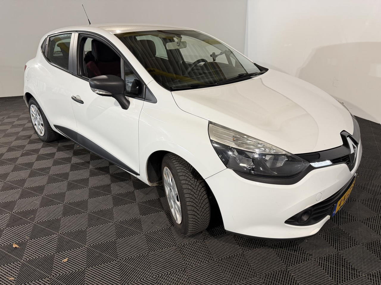 Renault | Clio | 0.9 TCe Authentique | 2013 | 160.970 km | 4KJZ93 | Logisch - Hatchback: foto 3 Renault | Clio | 0.9 TCe Authentique | 2013 | 160.970 km | 4KJZ93 | Logisch - Hatchback: foto 3