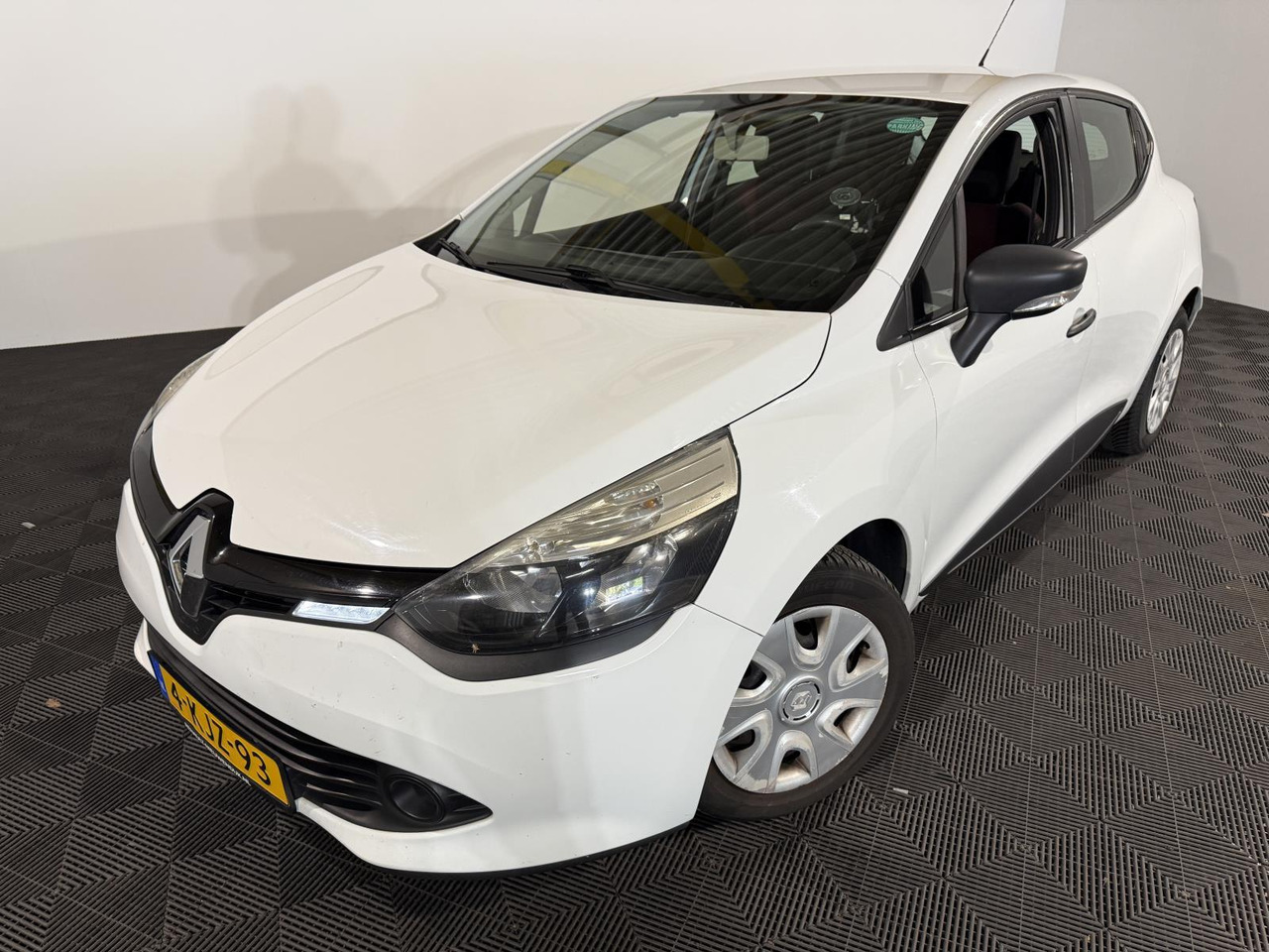 Renault | Clio | 0.9 TCe Authentique | 2013 | 160.970 km | 4KJZ93 | Logisch - Hatchback: foto 1 Renault | Clio | 0.9 TCe Authentique | 2013 | 160.970 km | 4KJZ93 | Logisch - Hatchback: foto 1