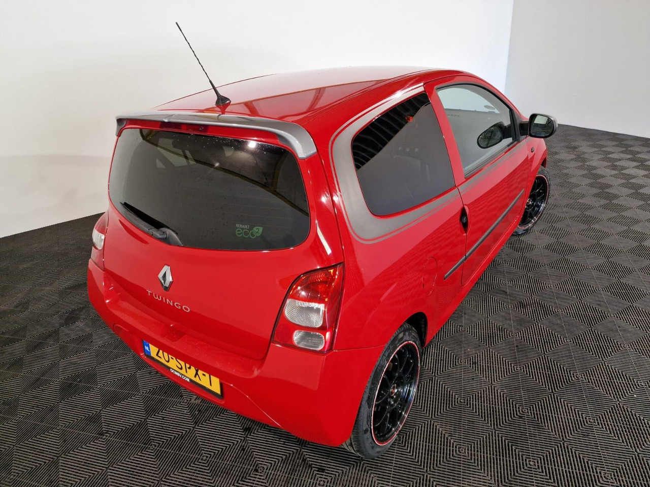 Renault Twingo 1.2-16V Collection 20-SPX-1 149.179 km - Automóvel: foto 4 Renault Twingo 1.2-16V Collection 20-SPX-1 149.179 km - Automóvel: foto 4