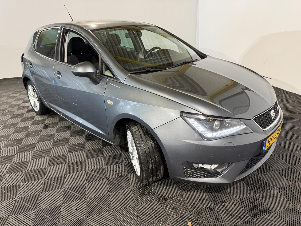 SEAT | Ibiza | 1.0 EcoTSI FR Connect | 2015 | 138.360 km | HF296P | Logisch - Hatchback: foto 4 SEAT | Ibiza | 1.0 EcoTSI FR Connect | 2015 | 138.360 km | HF296P | Logisch - Hatchback: foto 4