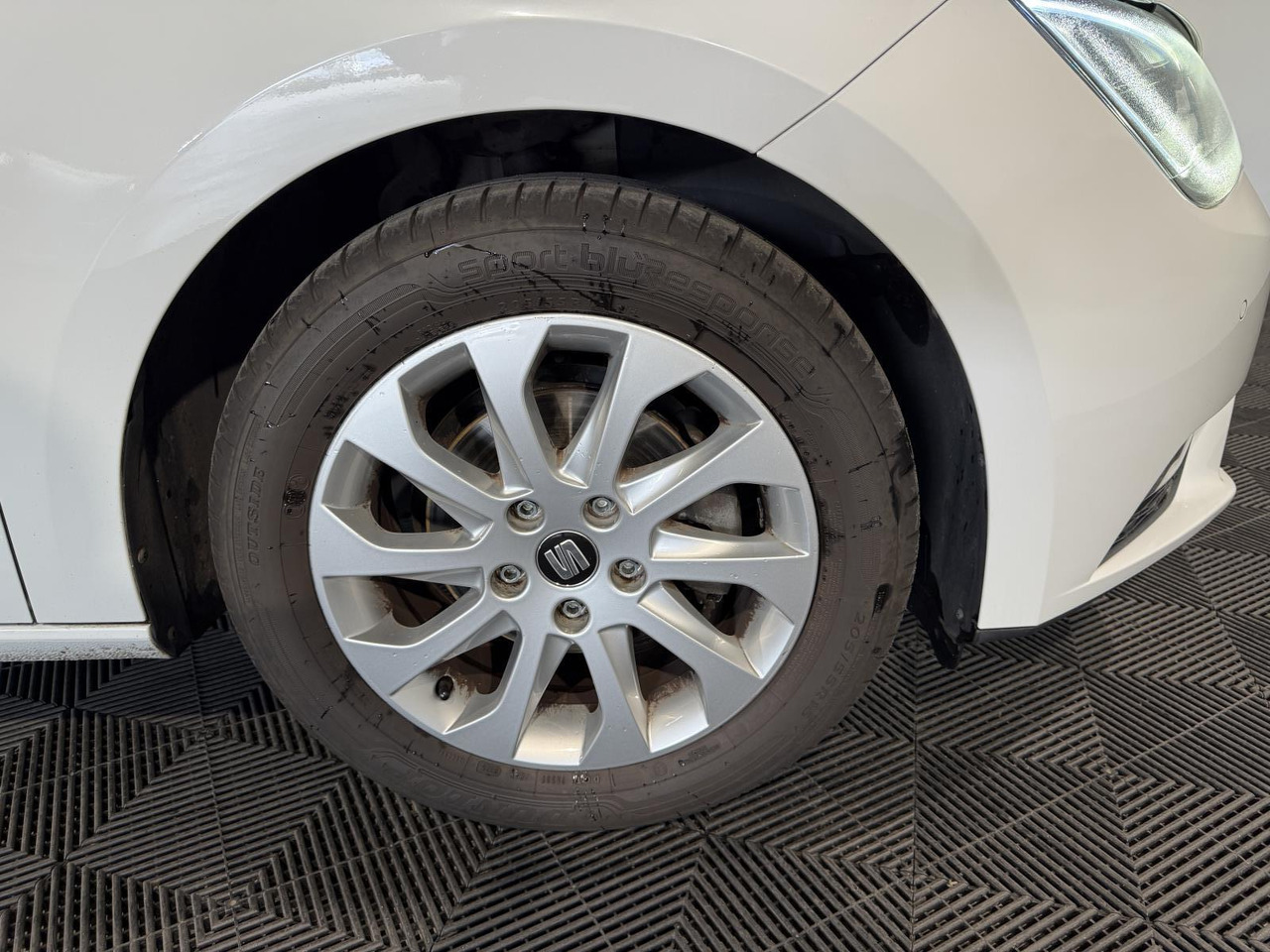 SEAT | Leon ST | 1.6 TDI Style Connect Ecomotive | 2015 | 284.524 km | HS187P | Logisch - Automóvel: foto 5 SEAT | Leon ST | 1.6 TDI Style Connect Ecomotive | 2015 | 284.524 km | HS187P | Logisch - Automóvel: foto 5