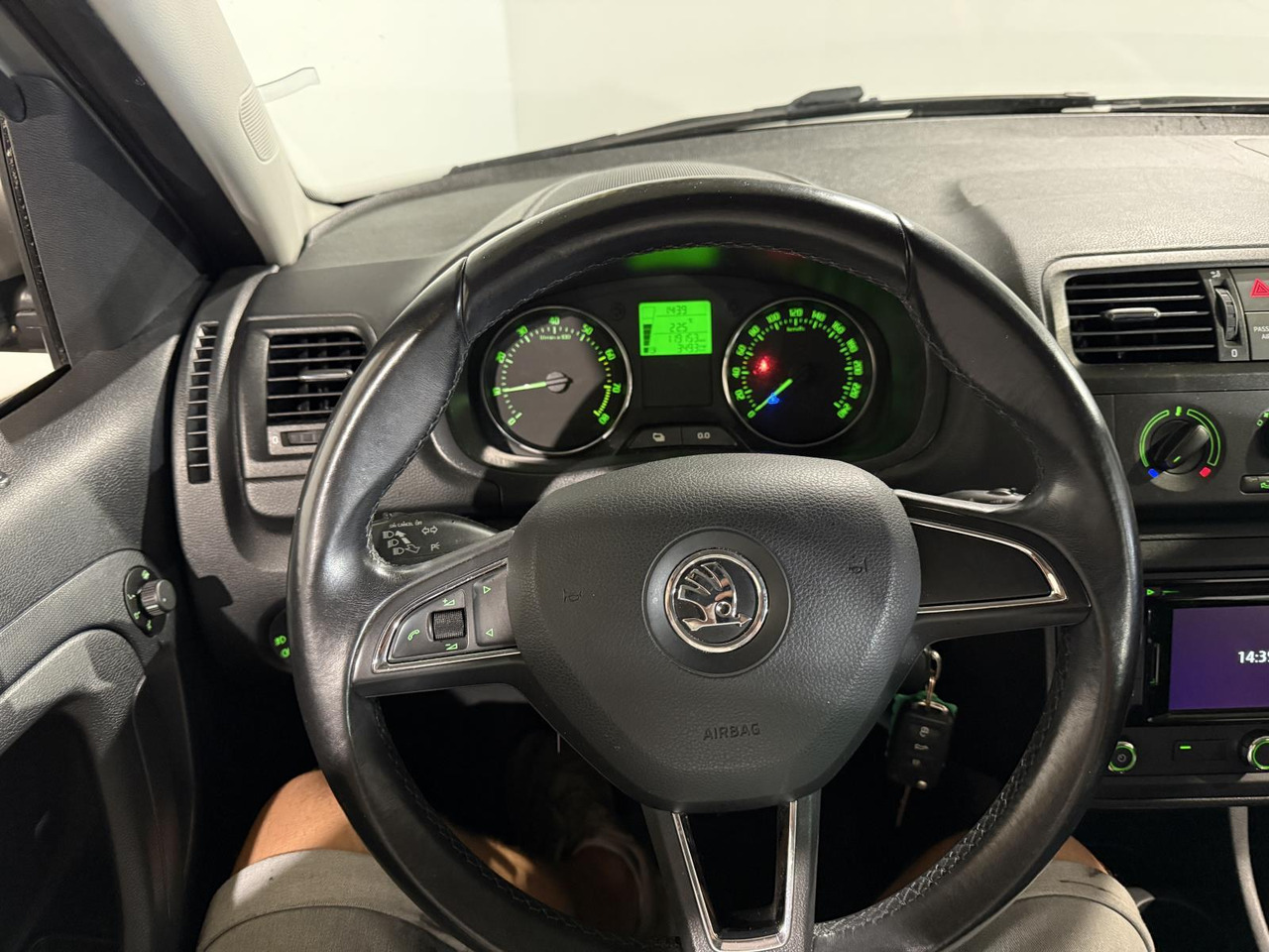 Skoda Roomster 1.2 TSI Drive | 2015 | 119.156 km | 2-XTS-79 - Automóvel: foto 5 Skoda Roomster 1.2 TSI Drive | 2015 | 119.156 km | 2-XTS-79 - Automóvel: foto 5