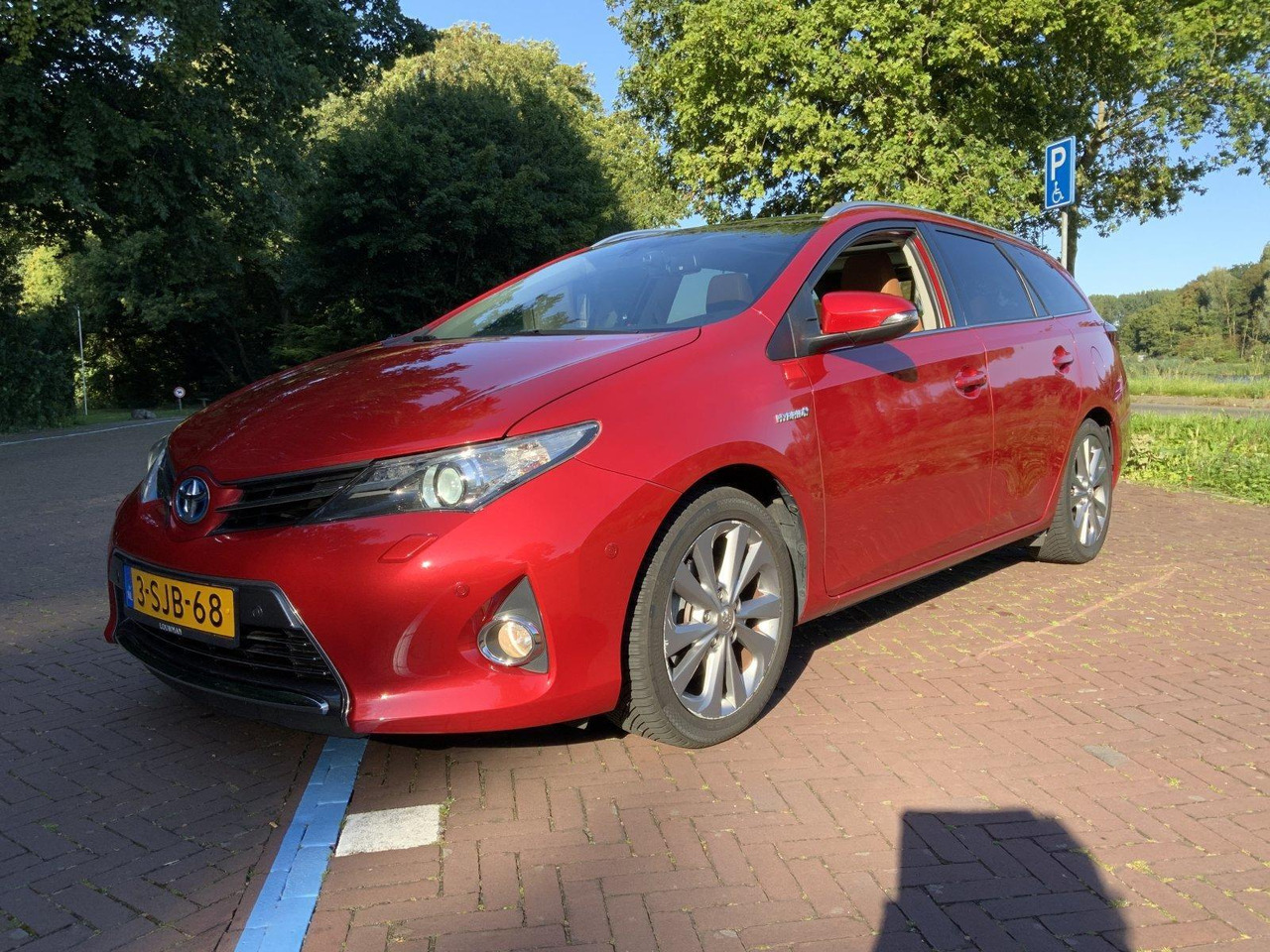 Toyota | Auris Touring Sports | 1.8 Hybrid Lease Pro | 2013 | 209.296 km | 3-SJB-68 - Carrinha: foto 1 Toyota | Auris Touring Sports | 1.8 Hybrid Lease Pro | 2013 | 209.296 km | 3-SJB-68 - Carrinha: foto 1