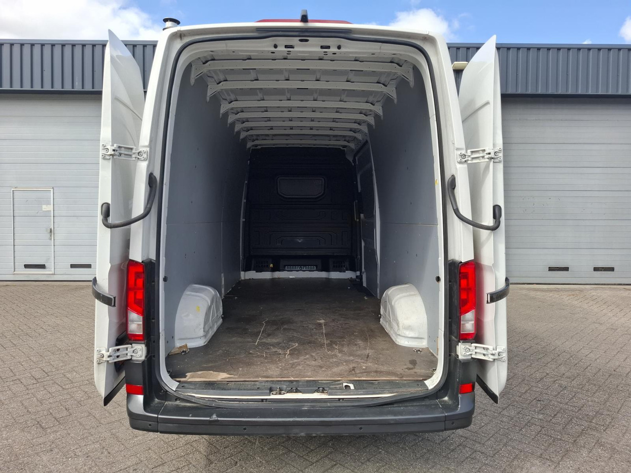 Volkswagen Crafter 35 2.0 TDI L4H3 | 2022 | 135.282 km | VPR-84-T - Furgão: foto 3 Volkswagen Crafter 35 2.0 TDI L4H3 | 2022 | 135.282 km | VPR-84-T - Furgão: foto 3