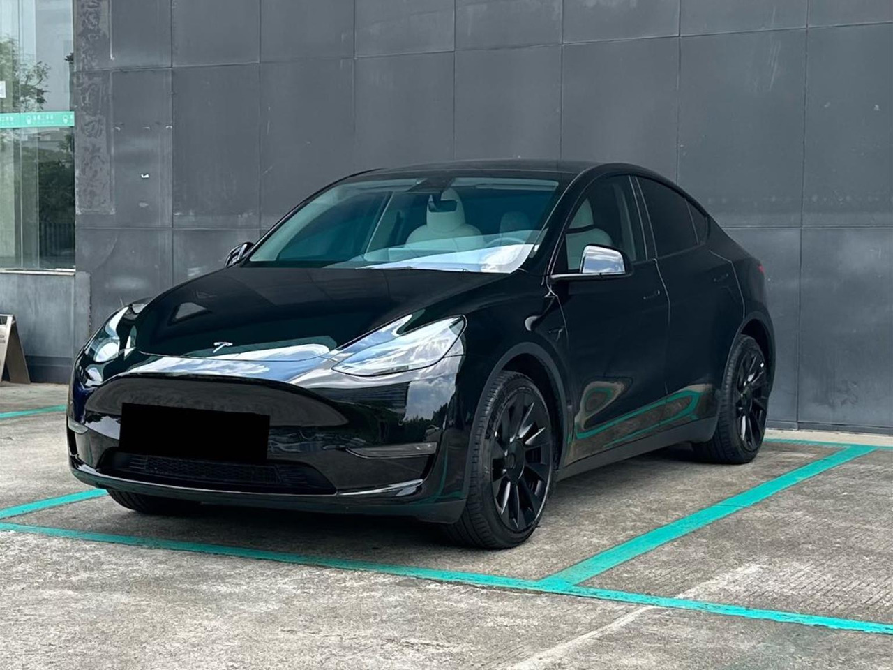TESLA MODEL Y - Automóvel: foto 1 TESLA MODEL Y - Automóvel: foto 1
