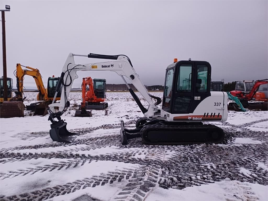 Bobcat 337D Kallistuvalla liittimellä - Mini escavadeira: foto 2 Bobcat 337D Kallistuvalla liittimellä - Mini escavadeira: foto 2