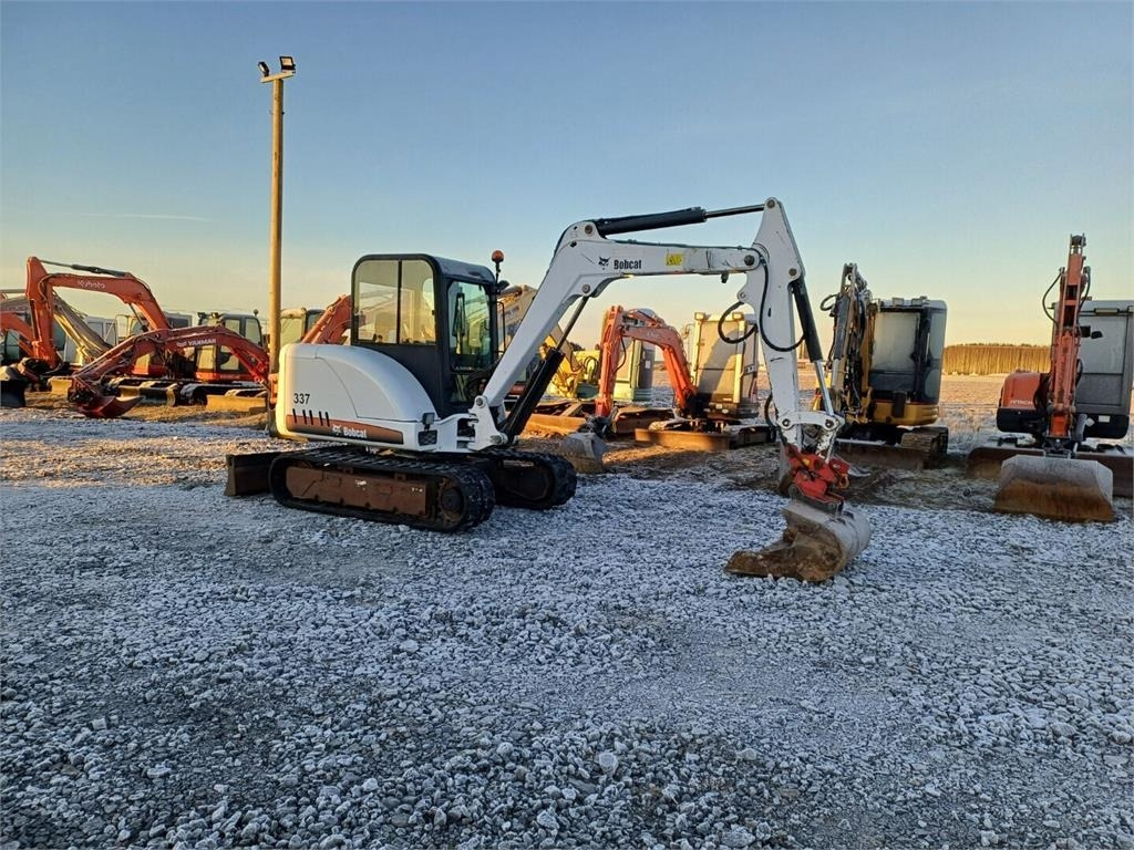 Bobcat 337D Kallistuvalla liittimellä - Mini escavadeira: foto 5 Bobcat 337D Kallistuvalla liittimellä - Mini escavadeira: foto 5