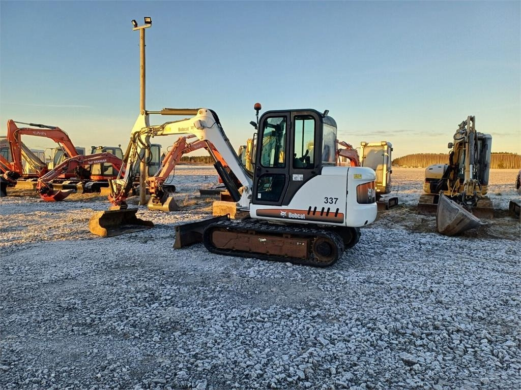 Bobcat 337D Kallistuvalla liittimellä - Mini escavadeira: foto 3 Bobcat 337D Kallistuvalla liittimellä - Mini escavadeira: foto 3