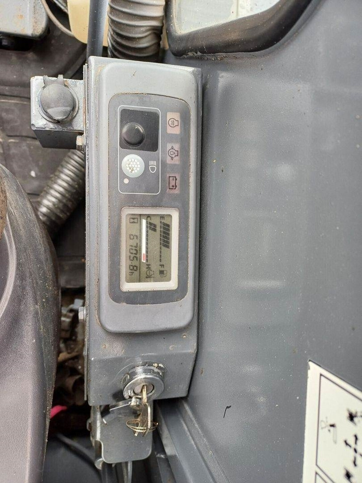 Mini escavadeira Hitachi EX50 u kallistuvalla liittimellä: foto 11