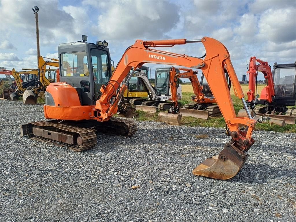 Hitachi EX50U kallistuvalla s40 liittimellä. - Mini escavadeira: foto 4 Hitachi EX50U kallistuvalla s40 liittimellä. - Mini escavadeira: foto 4