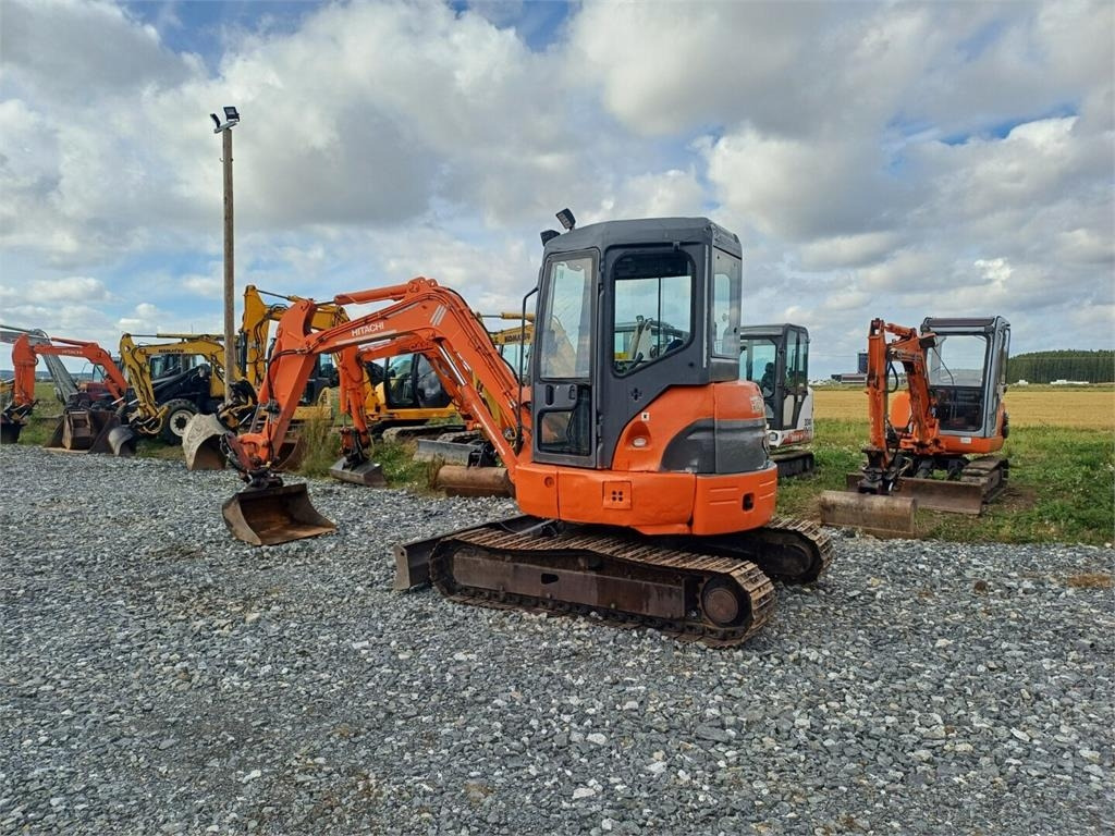 Hitachi EX50U kallistuvalla s40 liittimellä. - Mini escavadeira: foto 3 Hitachi EX50U kallistuvalla s40 liittimellä. - Mini escavadeira: foto 3
