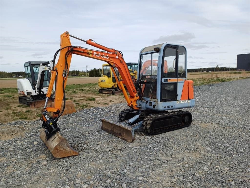 Pel-Job Volvo EB25.4 kallistuvalla liittimellä - Mini escavadeira: foto 1 Pel-Job Volvo EB25.4 kallistuvalla liittimellä - Mini escavadeira: foto 1