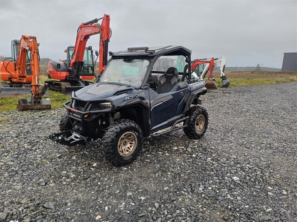 Polaris General 1000 4x4  - Trator: foto 1 Polaris General 1000 4x4  - Trator: foto 1