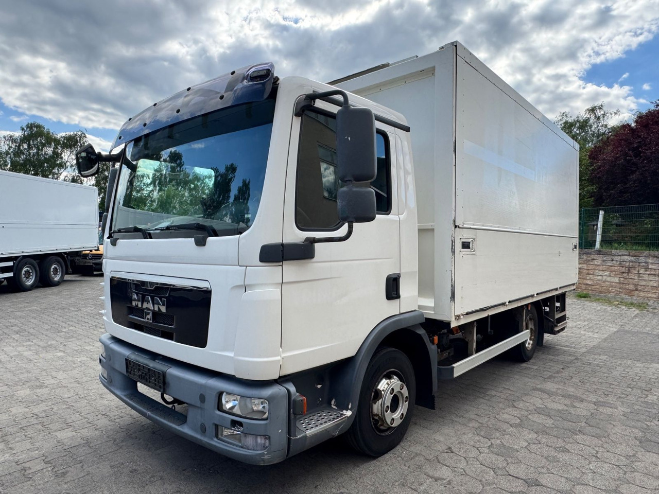 MAN TGL 8.180/2xAHK/Zertifikat/Schwenkwand - Camião transporte de bebidas: foto 2 MAN TGL 8.180/2xAHK/Zertifikat/Schwenkwand - Camião transporte de bebidas: foto 2