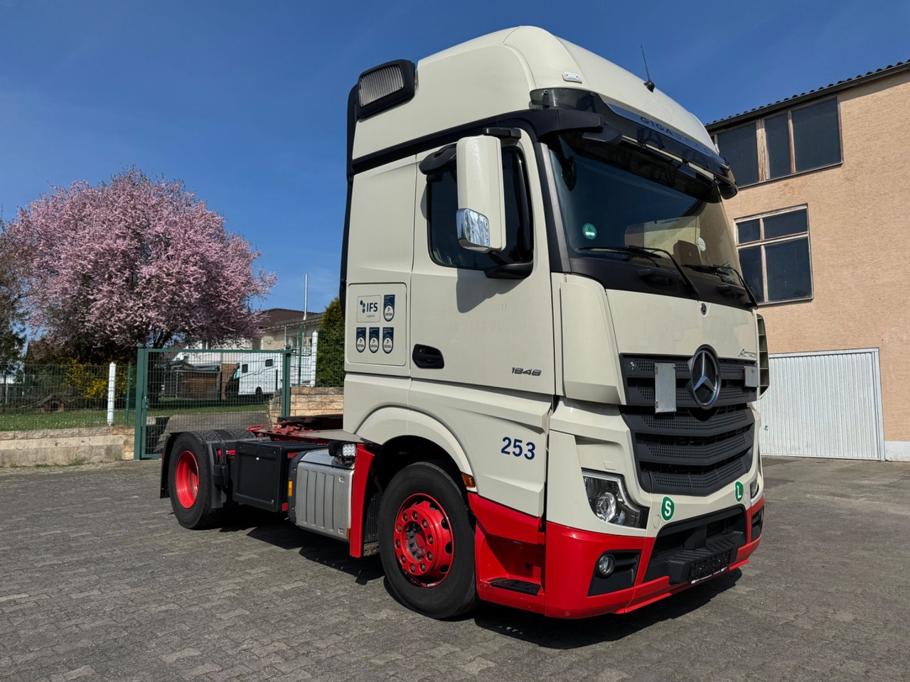 Mercedes-Benz Actros 1848/GIGA/Retarder/2xBett/2instock - Tractor: foto 3 Mercedes-Benz Actros 1848/GIGA/Retarder/2xBett/2instock - Tractor: foto 3