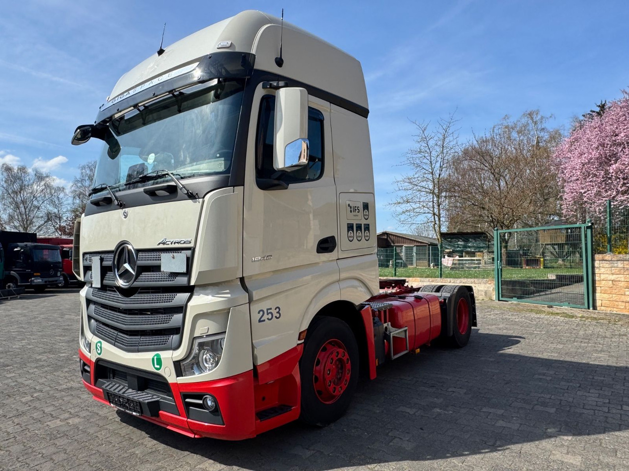 Mercedes-Benz Actros 1848/GIGA/Retarder/2xBett/2instock - Tractor: foto 4 Mercedes-Benz Actros 1848/GIGA/Retarder/2xBett/2instock - Tractor: foto 4