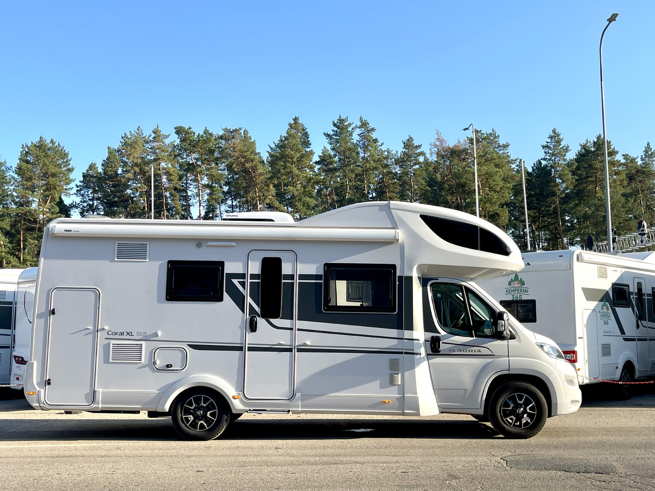 ADRIA Coral XL 650 DK - Autocaravana capucine: foto 2 ADRIA Coral XL 650 DK - Autocaravana capucine: foto 2